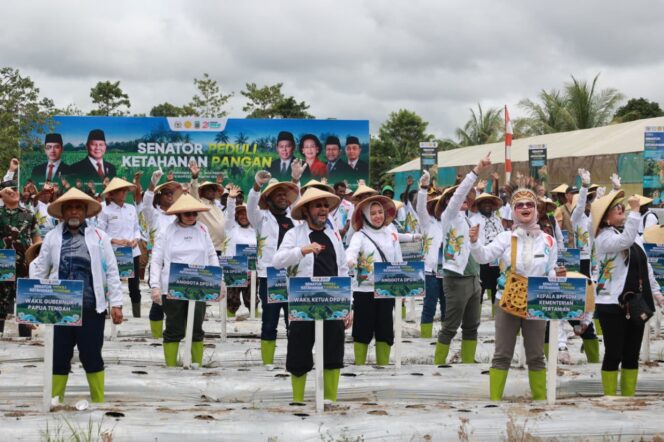 
					Jaga ketahanan pangan di Timika. Foto: Humas PPT