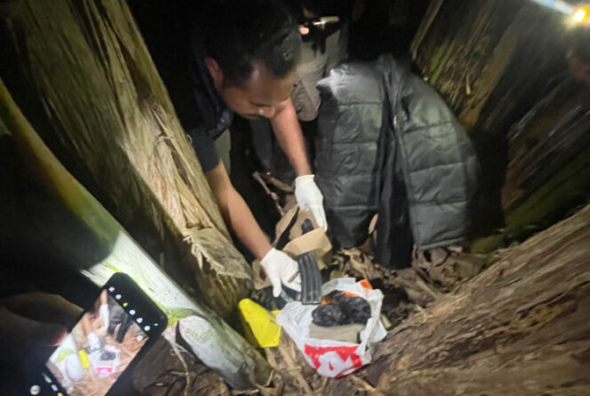 
					Barang bukti penemuan 100-an butir amunisi di Sentani. Foto: Polres Jayapura