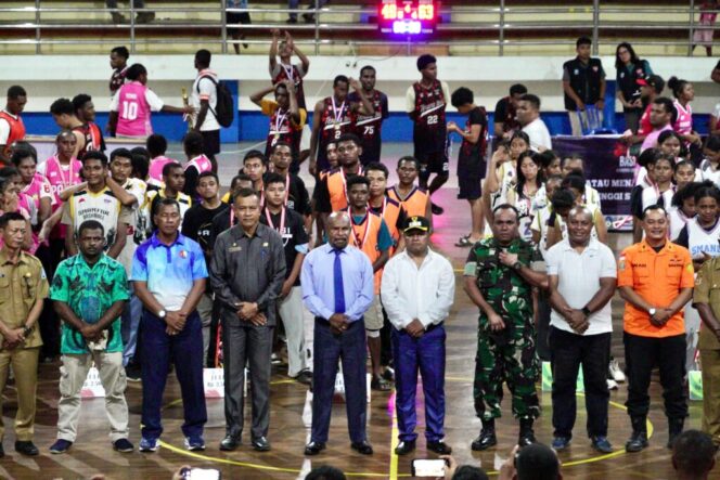 
					Turnamen Basket di Jayapura Ditutup, Bupati Jayapura: Wadah Anak Muda Bersaing Positif