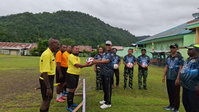 
					Turnamen Sepak Bola TKBM dan Dandim 1709/YAWA Cup II. Foto: Ainun Faathirjal/KabarPapua.co