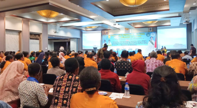 
					Bunda PAUD Kota Jayapura Kampanyekan Program Nasional Wajib Belajar 13 Tahun. (KabarPapua.co/Natalya Yoku)
