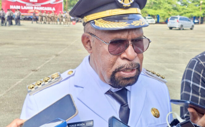 
					Bupati Jayapura Yunus Wonda saat diwawancara wartawan. (Foto dok: jayapurakab.go.id)