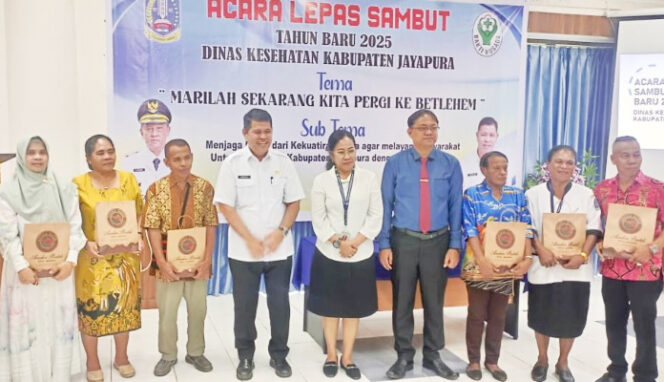 
					Dinkes Kabupaten Jayapura lakukan ibadah syukur lepas sambut Tahun Baru 2025. (Foto dok: jayapurakab.go.id)