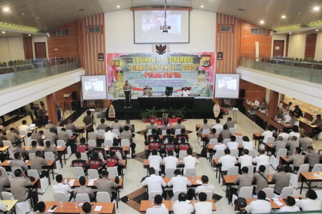 
					Kepolisian Daerah Papua melaksanakan kegiatan Latihan Pra Operasi (Latpraops) Sikat Cartenz II – 2025 yang dipusatkan di Grand Ballroom Horison Kotaraja, Selasa 30 September 2025. Foto: Polda Papua