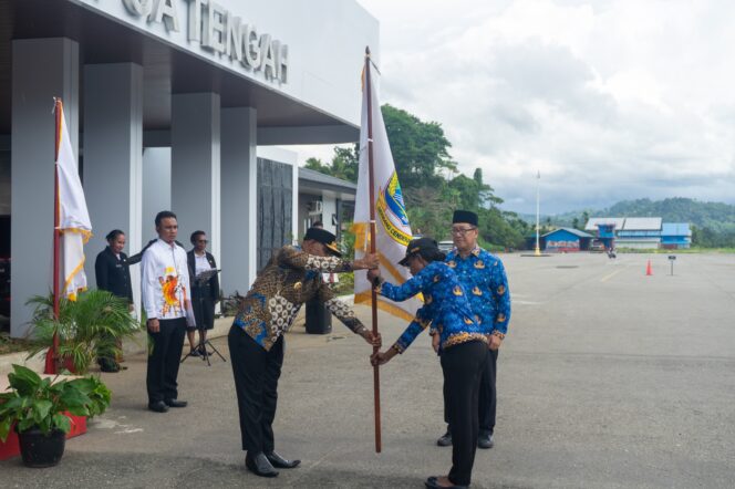 
					Pelepasan kontingen PORNAS ke Palembang. Ajang olahraga Korpri ini akan berlangsung 5-11  Oktober2025 . Foto: Vero/Kabarpapua.co