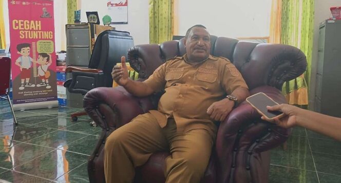 
					Kepala Dinas Kesehatan Kabupaten Kepulauan Yapen, Karolis Tanawani . Ainun Faathirjal/Kabarpapua.co