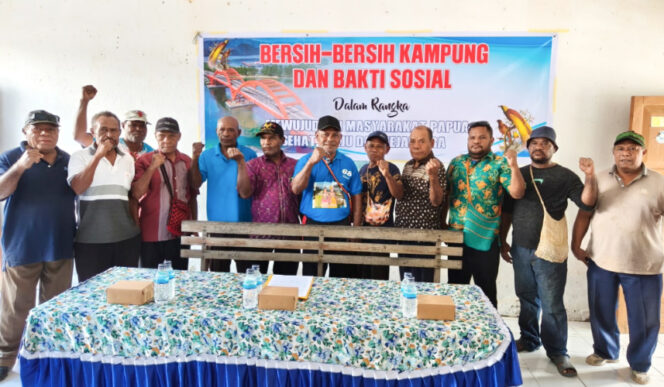 
					Presiden Prabowo salurkan bantuan bagi masyarakat Yoka. (KabarPapua.co/Natalya Yoku)
