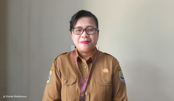 
					Kepala BKPSDM Kabupaten Kaimana, Onna Lawalata. (KabarPapua.co/Yosias Wambrauw)