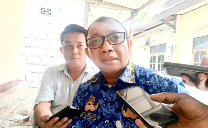 
					Kepala Dinas Kependudukan dan Pencatatan Sipil Kabupaten Jayapura, Herald J. Berhitu saat diwawancarai. (Foto dok: jayapurakab.go.id)