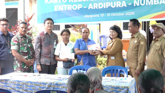 
					Pemkot Jayapura salurkan BLT dan PKH kepada keluarga kurang mampu. (KabarPapua.co/Natalya Yoku)