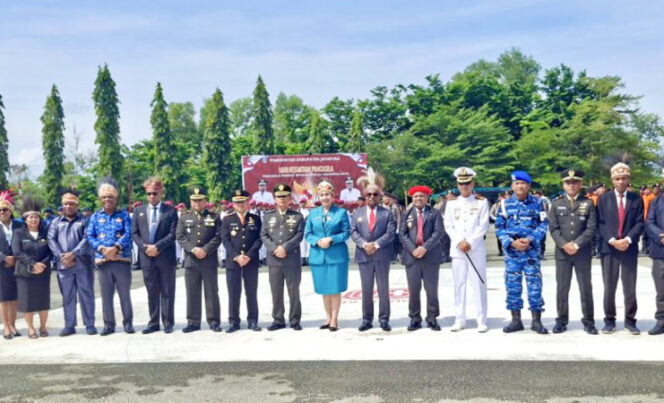 
					Foto bersama usai Upacara Hari Kesaktian Pancasila di Kabupaten Jayapura. (Foto dok: jayapurakab.go.id)