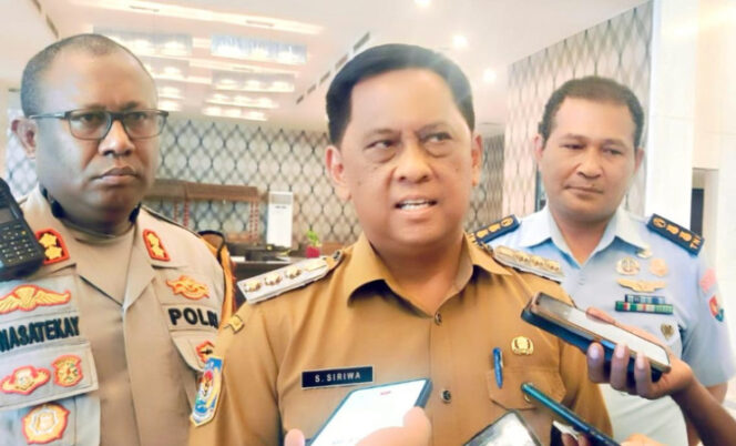 
					Pj Bupati Jayapura Semuel Siriwa saat diwawancara wartawan di Sentani, Kabupaten Jayapura. (Foto dok: jayapurakab.go.id)