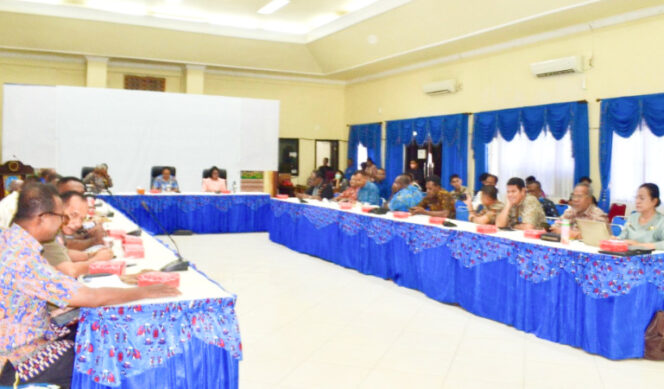 
					Suasana rapat rencana pelantikan dan penyambutan kepala dan wakil kepala daerah Kabupaten Jayapura. (Foto dok: jayapurakab.go.id)