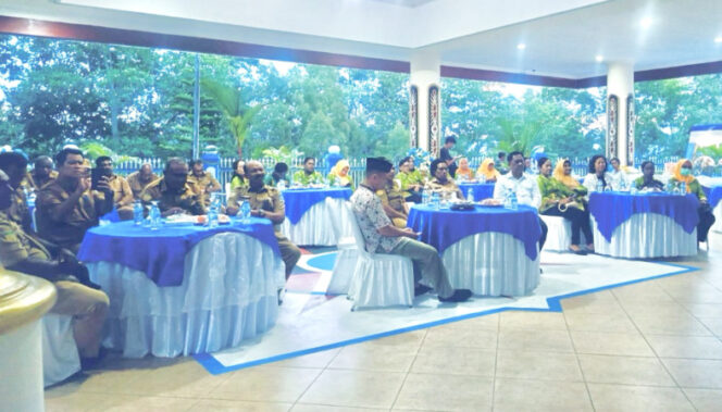 
					Suasana buka puasa bersama dengan Pj Bupati Kabupaten Jayapura di halaman Kantor Bupati Jayapura. (foto dok: jayapurakab.go.id)