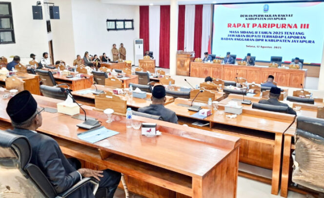 
					Suasana rapat paripurna di DPRK Jayapura terhadap LKPD dan Raperda Pertanggungjawaban Pelaksanaan APBD Kabupaten Jayapura TA 2024, di Gedung DPRK Jayapura. (Foto dok: jayapurakab.go.id)
