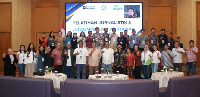 
					Peserta dan penguji UKW di Manado yang dilaksanakan atas sinergi Pegadaian_LPDS. Foto: LPDS