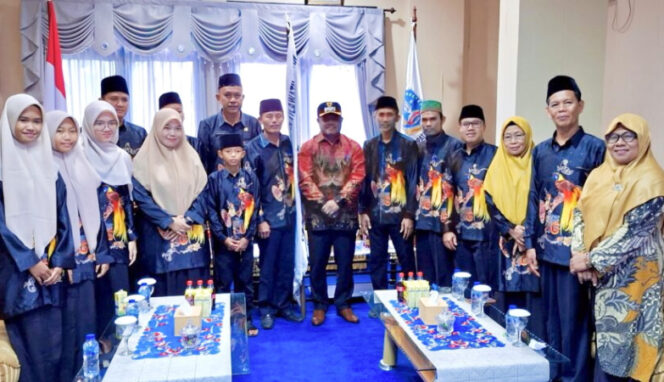 
					Wakil Bupati Jayapura, Haris Richard Yocku melepas kafilah STQ Kabupaten Jayapura. (Foto dok: jayapurakab.go.id)