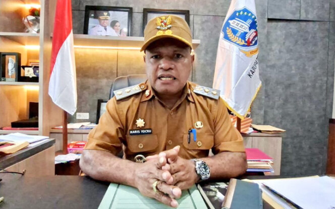 
					Wabup Jayapura, Haris Richard S. Yocku saat diwawancara di ruang kerjanya, Kantor Bupati Jayapura, Sentani, Kabupaten Jayapura, Papua. (Foto dok: jayapurakab.go.id)