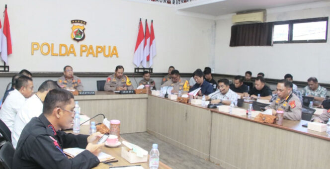 
					Anev yang dilaksanakan Polda Papua terkait keamanan di Yahukimo, Provinsi Papua Pegunungan. Foto: Humas Polda Papua 