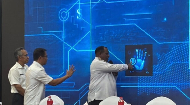 
					Peluncuran APBD perubahan elektronik di Pemkab Jayawijaya. Foto: Agris Wistrijaya/Kabarpapua.co 