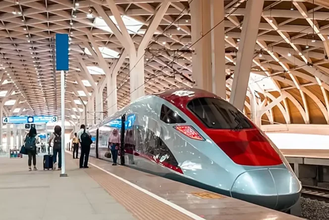 
					Whoosh di Stasiun Karawang. Foto: Net