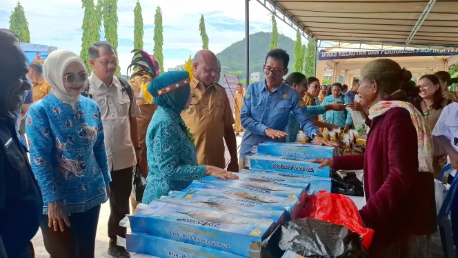 
					UMKM olahan ikan yang dipamerkan pada Hari Ikan Nasional di Kantor Gubernur Papua. Foto: Imelda/Kabarpapua.co