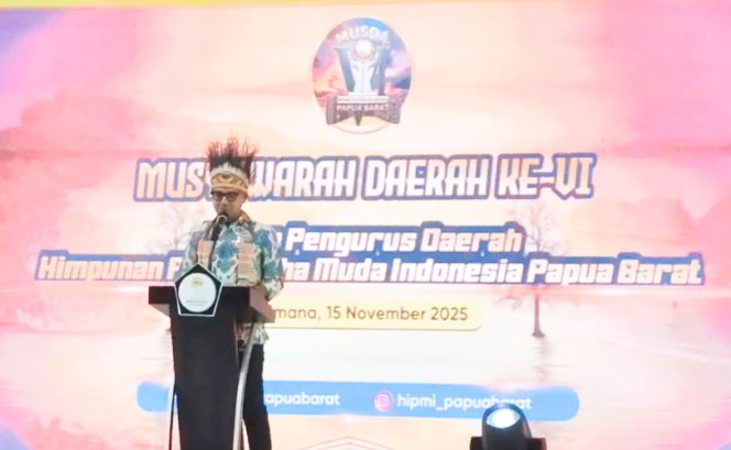 
					Ketua Umum DPP HIPMI, Akbar Himawan Buchari saat menyampaikan sambutan di Musda VI HIPMI Papua Barat di Kaimana. (KabarPapua.co/Yosias Wambrauw)