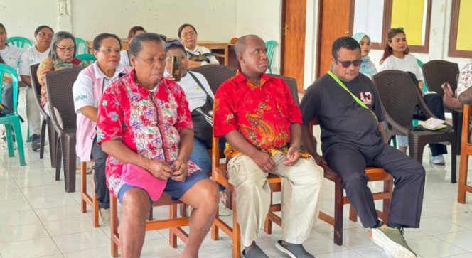 
					Penyandang disabilitas penerima manfaat dari PLN di Biak. Foto: PLN Papua