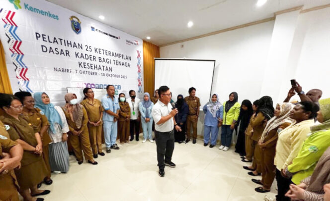 
					Bagian implementasi Program PASTIPapua, melatih para nakes Nabire didampingi instruktur dari Master of Training Badan Pelayanan Kesehatan (Bapelkes) Provinsi Papua. (Foto dok: PTFI)