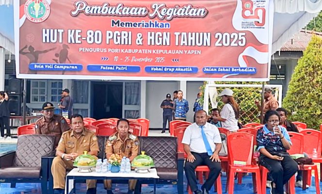 
					Wabup Kepulauan Yapen, Roi Palunga saat menghadiri pembukaan lomba dalam memeriahkan HUT ke-80 PGRI dan HGN Tahun 2025. (KabarPapua.co/Ainun Faathirjal)