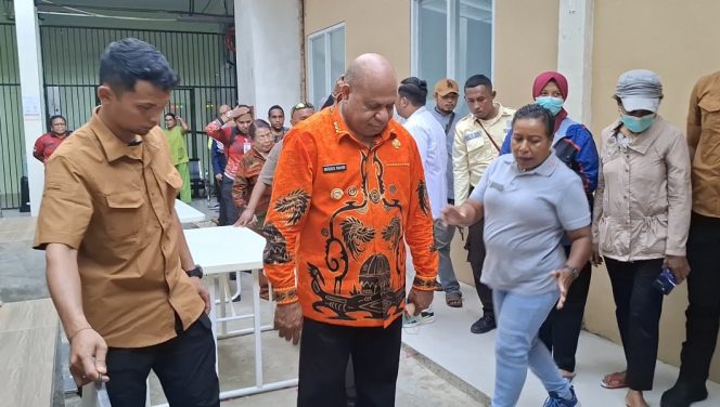 
					Sidak Gubernur Papua, Matius Fakhiri ke RSUD Abepura. Foto: Imelda/Kabarpapua.co