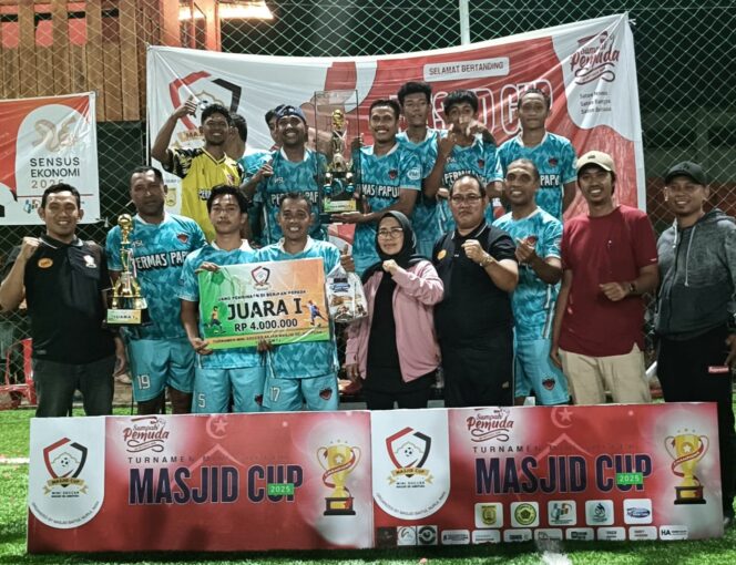 
					Penutupan turnamen mini soccer antarmasjid se-Abepura. Foto: panitia turnamen