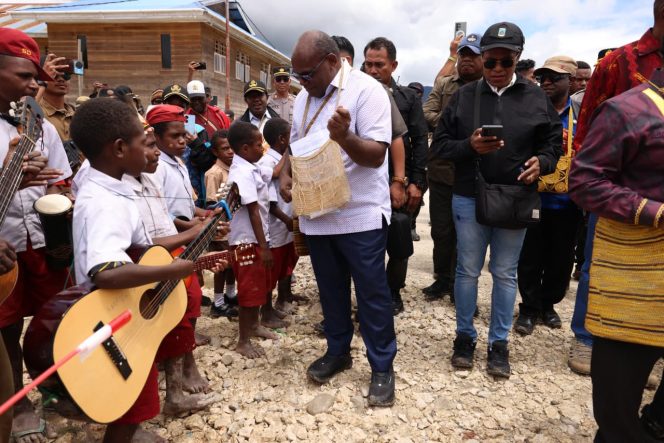 
					Gubernur Papua Tengah, Meki Nawipa di Deiyai. Foto: ist