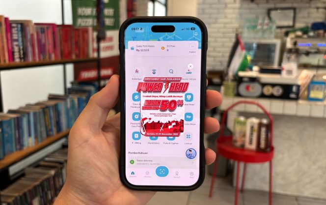 
					Promo tambah daya “Power Hero” dapat diakses melalui aplikasi PLN Mobile. Pelanggan prabayar cukup melakukan pembelian token listrik, sedangkan pelanggan pascabayar dapat melakukan pembayaran tagihan listrik. Setelah transaksi berhasil, pelanggan dapat mengklaim voucher promo melalui fitur 