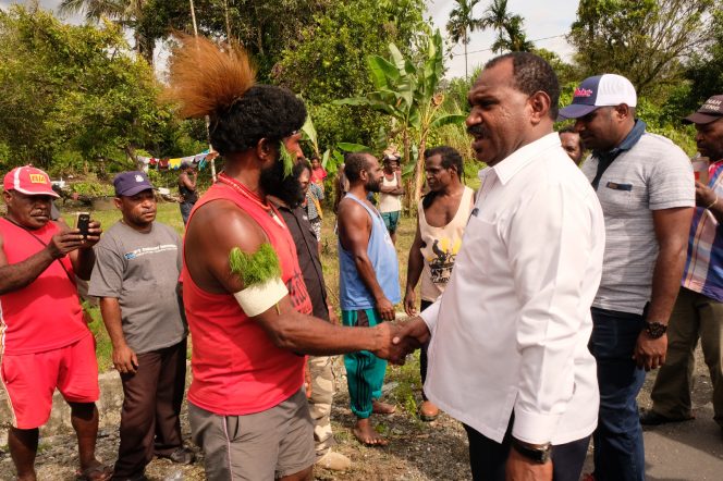 
					Willem Wandik, tokoh masyarakat asal Papua Tengah yang memfasilitasi perdamaian konflik antarsuku di Kwamki Narama Mimika. Foto: ist