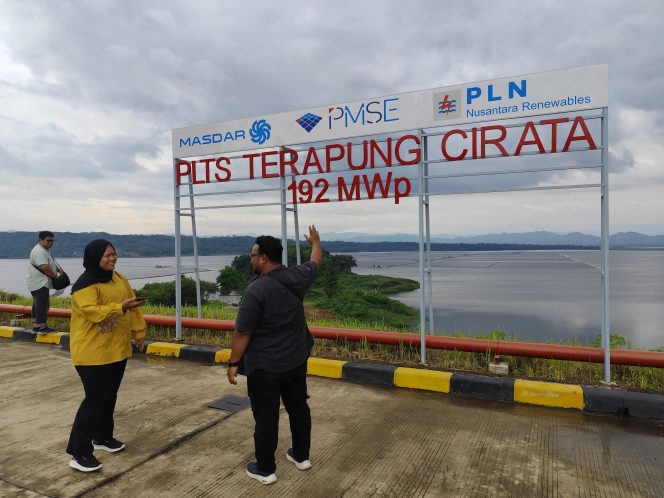 
					PLTS terapung Cirata di Kabupaten Purwakarta, Provinsi Jawa Barat. Foto: Katharina/Kabarpapua.co
