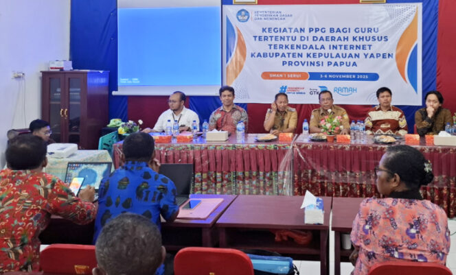 
					Suasana pembukaan PPG Daerah Khusus 2025 di Gedung MGMP SMAN 1 Serui. (KabarPapua.co/Ainun Faathirjal)
