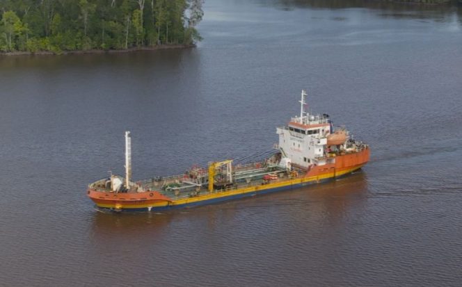 
					Kapal pembawa BBM ke Papua Selatan. Foto:Pertamina Patra Niaga Regional Papua Maluku