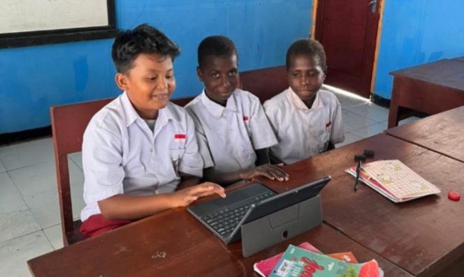 
					Pelajar di SD YPPK Teri Merauke. Sekolah ini berada di wilayah 3T. Foto: PLN Papua 