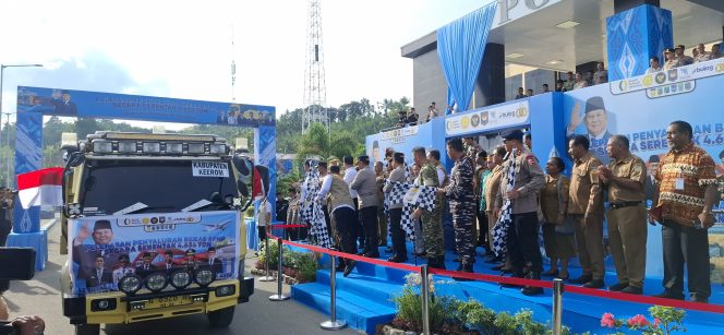
					Pelepasan distribusi beras di Papua. Foto: Imelda/KabarPapua.co