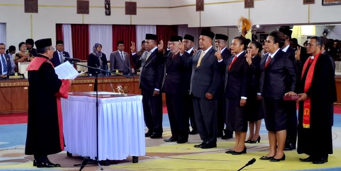 
					10 orang anggota DPR Papua jalur pengangkatan. Foto: Imelda/KabarPapua.co