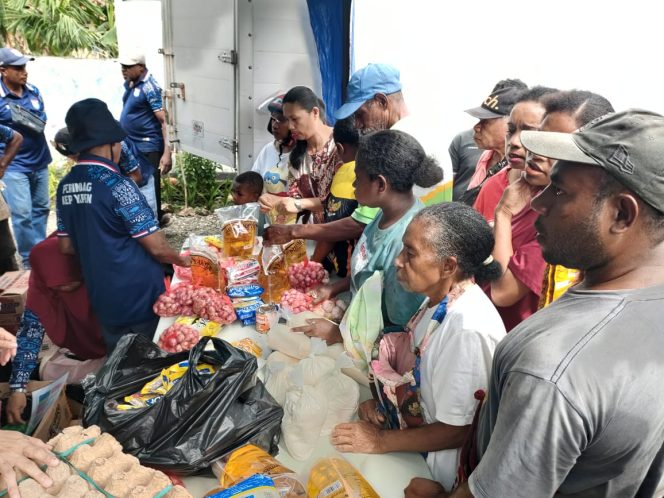 
					Pasar murah di Distrik Anotourei Kepulauan Yapen. Foto: Ainun Faathirjal/KabarPapua.co