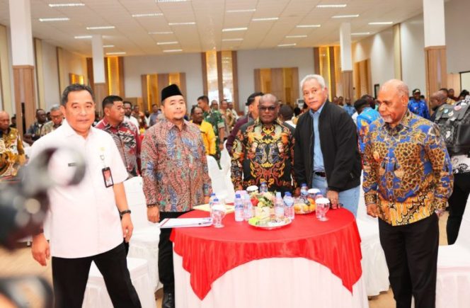 
					Gubernur Meki Tegaskan Fondasi Papua Tengah Serius sedang Dibangun