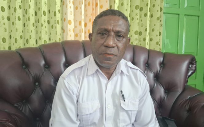 
					Kepala Puskesmas Yawakukat, Benyamin Merani. (KabarPapua.co/Ainun Faathirjal)
