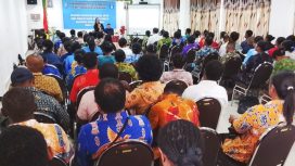 Para guru honorer SD mengikuti Pelatihan Kurikulum Merdeka di Hotel Merpati Serui. (KabarPapua.co/Ainun Faathirjal)
