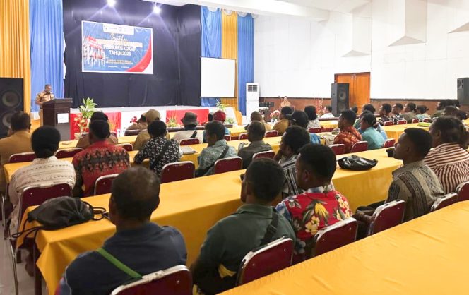 
					Sambutan Plh Sekda Oktavianus Ayorbaba pada pembukaan Pelatihan Peningkatan Kapasitas SDM Pengurus Koperasi Desa/Kelurahan Merah Putih. (KabarPapua.co/Ainun Faathirjal)