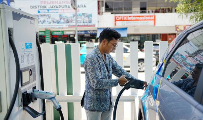 
					Pengguna EV semakin masif di Papua, PLN catatkan kenaikan transaksi SPKLU hingga November 2025. (Foto dok: PLN Papua)
