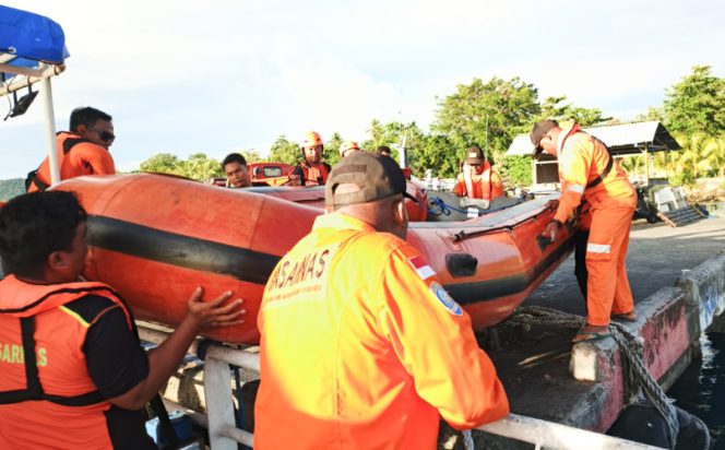 
					Proses Tim SAR saat hendak melakukan pencarian korban speedboat terbalik di Kepulauan Yapen. (Dok IST)