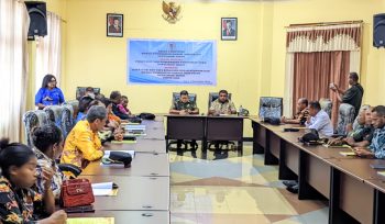 Suasana rapat paripurna DPRK Kepulauan Yapen saat pembahasan dan pengesahan dua peraturan dewan tahun 2025. (IST)

