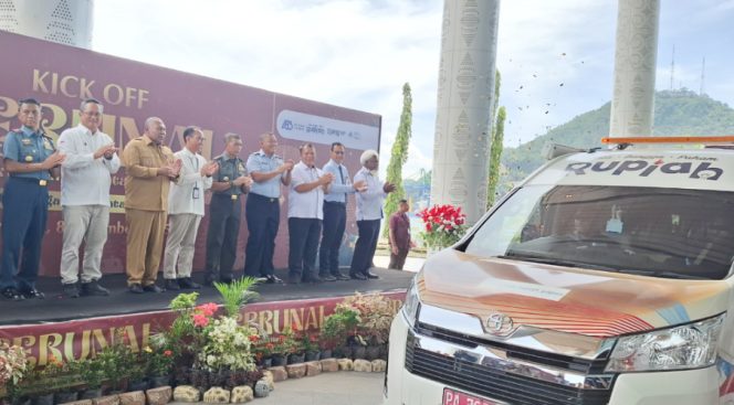 
					Pelepasan mobil layanan kas keliling dalam Kick Off SERUNAI 2025 di Halaman Kantor Gubernur Papua, Kota Jayapura. (KabarPapua.co/Imelda)
